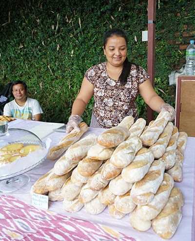 Eat fresh local breads at Farmer's market Le Sherpa Restaurant