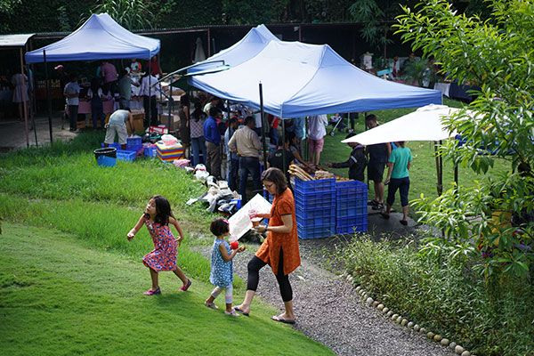 Relax and enjoy at Le Sherpa Restaurant Farmer's market