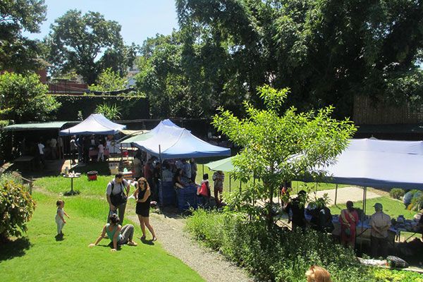 Farmer's market at Le Sherpa Restaurant